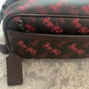 馬車柄☆COACH☆DOPP KIT WITH HORSE AND CARRIAGE PRINT COACH® | Travel Kit With Horse And Carriage Print